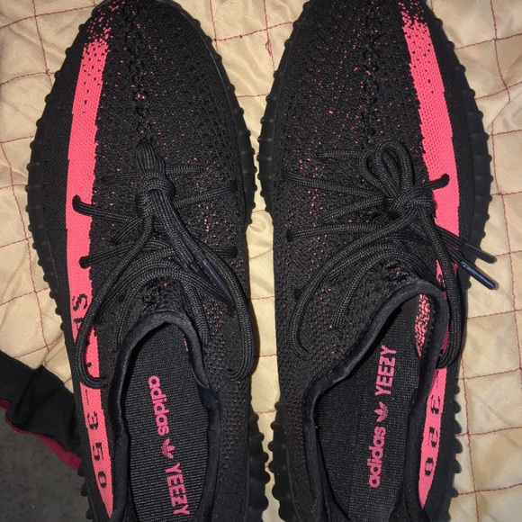 Adidas Yeezy Boost 350 v2 Red Stripe - Picture 4 of 6